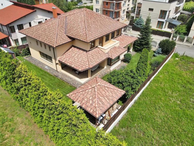 Vila superba, in stil mediteranean, strada privata