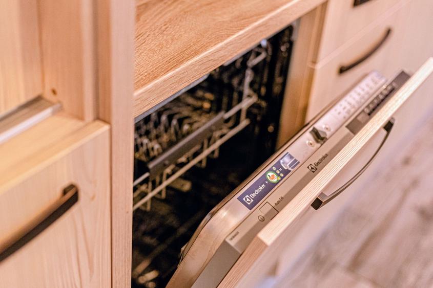 OCAZIE: Apartament cu 2 camere, LUX, la cheie!