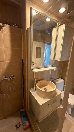 Apartament 2 camere, 47 mp, Centru Craiova — baie modernizată, potrivit și pentr