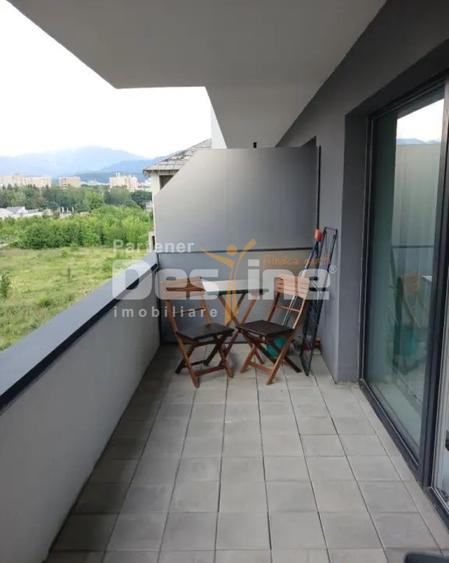 Studio la ertaj intermediar, cu balcon si parcare subterana, situat in Tractorul