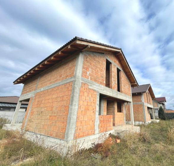 Casă la roșu | 3 dormitoare | zona Arex | Ampoi 3 | Alba Iulia | 123mp