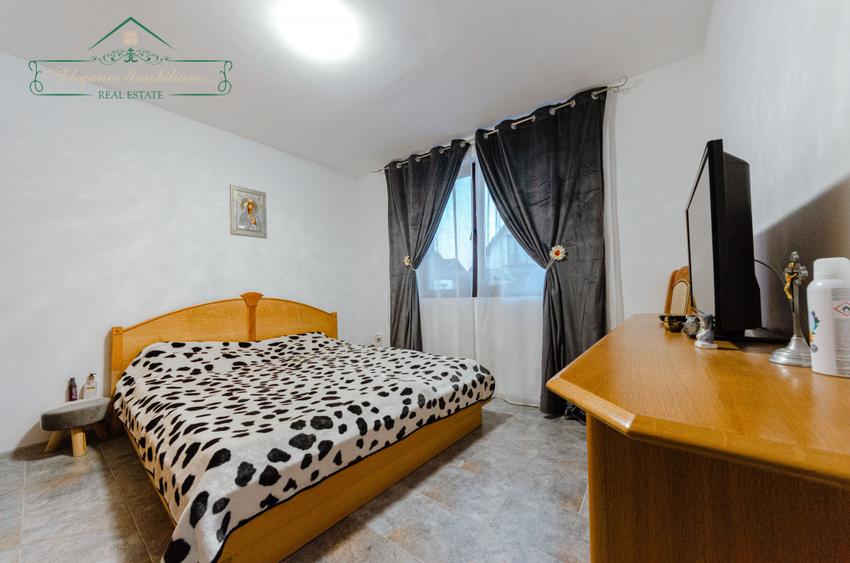 Vila cu 6 camere, zona Via Carmina Vladimirescu, Arad