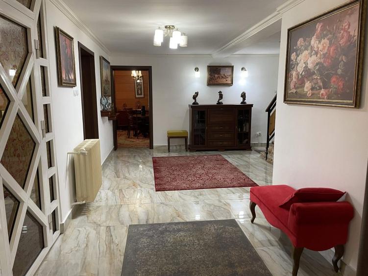 Vila S+P+E, 6 camere, 2 garaje, T=556 mp, zona orasul de jos