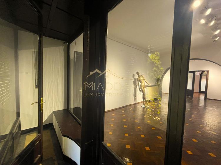 Apartament parter Piața Romană | 5 camere | Curte | 8 Locuri de Parcare
