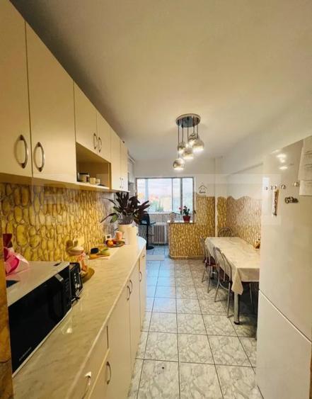 De inchiriat/Apartament luminos si spatios/Tractorul