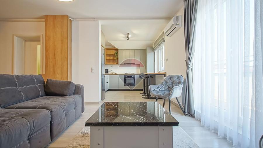 Apartament 2 camere de vânzare | Parcare și boxă | Zona Tractorul