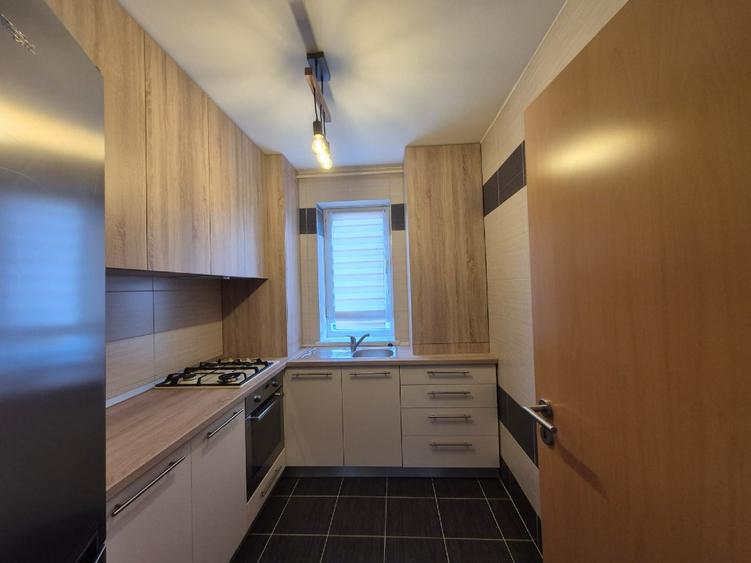 Proprietar - Inchiriez apartament 2 camere Avantgarden 2 + 2 locuri de parcare