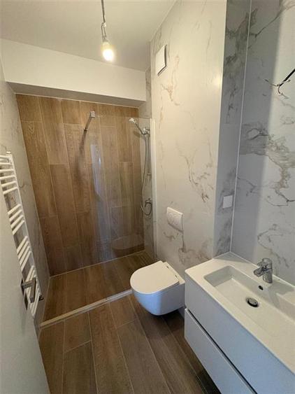 Apartament de vanzare cu 3 camere Tractorul