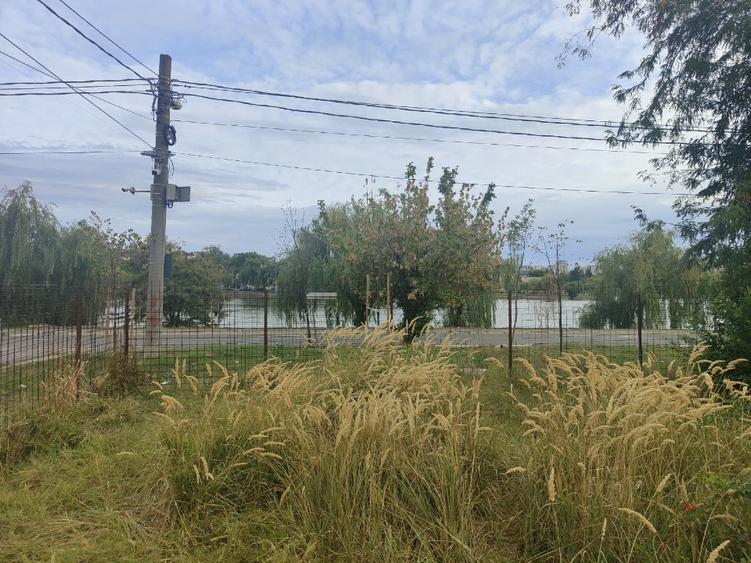 Teren cu deschidere la lacul Plumbuita