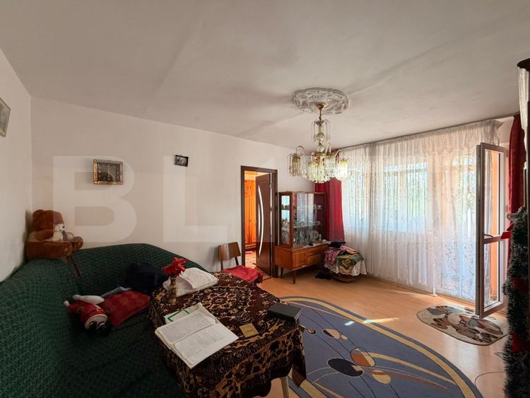 Apartament de 3 camere, semideocomandat, zona Cornitoiu