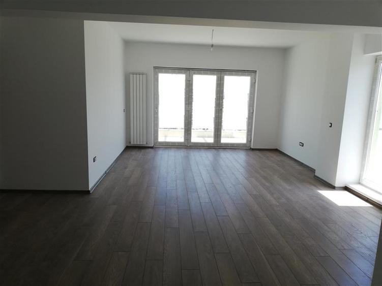 PENTHOUSE 3 CAMERE, TERASA 48 MP, TRACTORUL, ZONA CORESI MALL