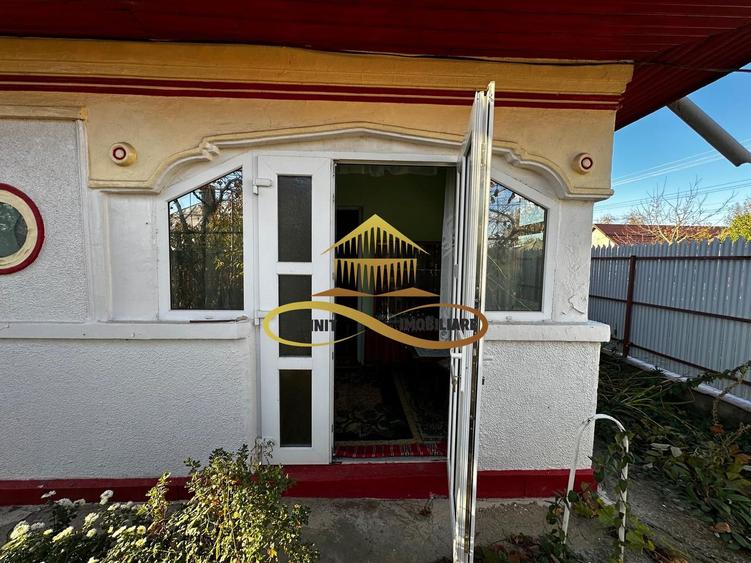 Casa batraneasca din caramida de vanzare si 4500 mp teren Negri Bacau