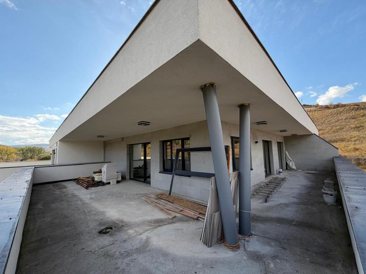 Apartament deosebit, terasa cu vedere spre padurea Faget, zona Vivo
