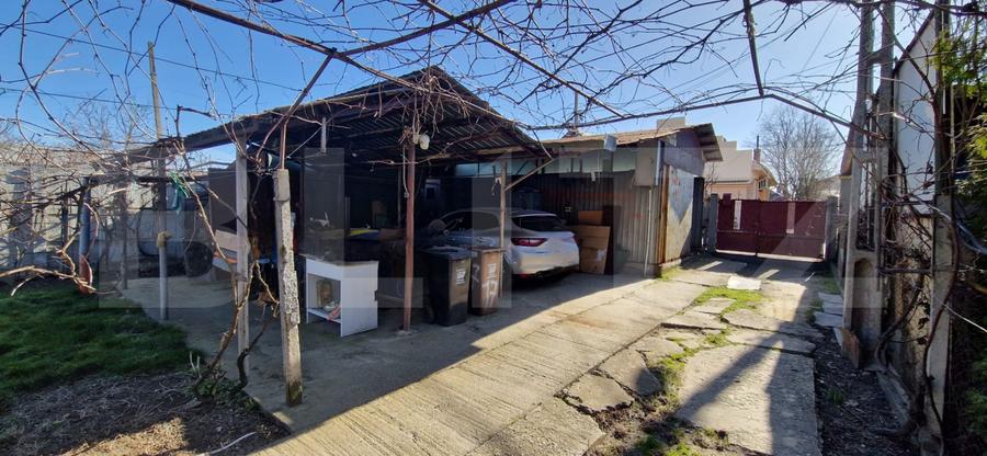 Casă cu teren generos de 872 mp, zona linistita - Craiova, Romanesti