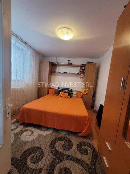 Valu lui Traian -casa 3 camere cu teren 300 mp -gaze la poarta  72500 euro - 4