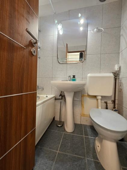 Uverturii - Militari !Vanzare apartament 3 camere - mobilat si utilat !