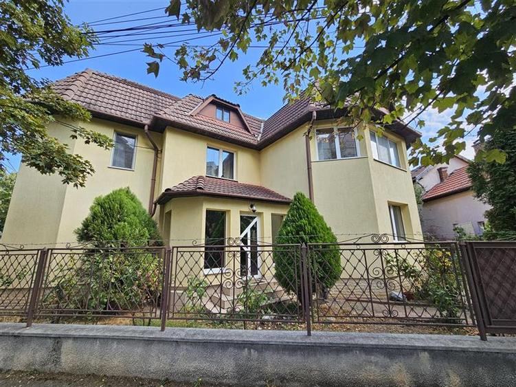 Inchiriere casa individuala 4 camere, zona Piata Fraternitatii, cartier Gheorghe