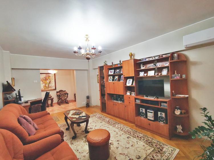 Vanzare 4 cam modern,complet renovat 100 mp, boxa si parcare ADP zona Parlament
