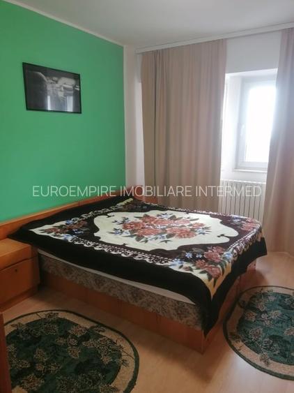 Apartament 3 camere decomandat de inchiriat zona Far - 6