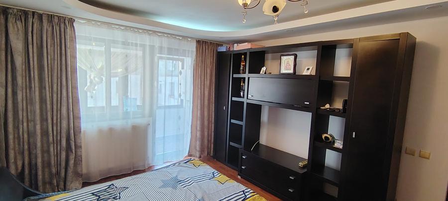 Apartament 4 camere la str.Primaverii+spatiu amenajat separat