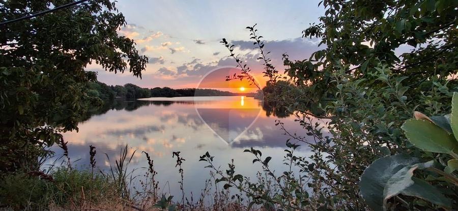 De vanzare Casă / Vilă cu 9 camere la lac cu piscina