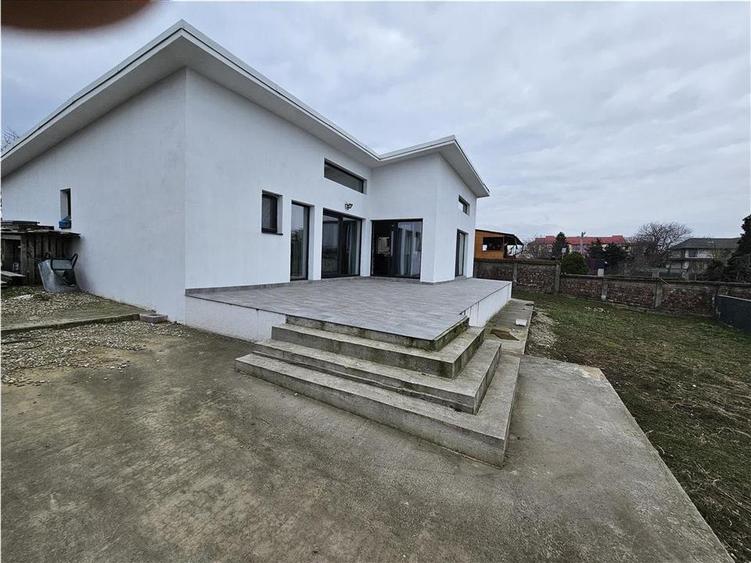 VILA MODERNA LANGA LACUL SNAGOV-LUMINA, SPATIU SI INTIMITATE PREMIUM
