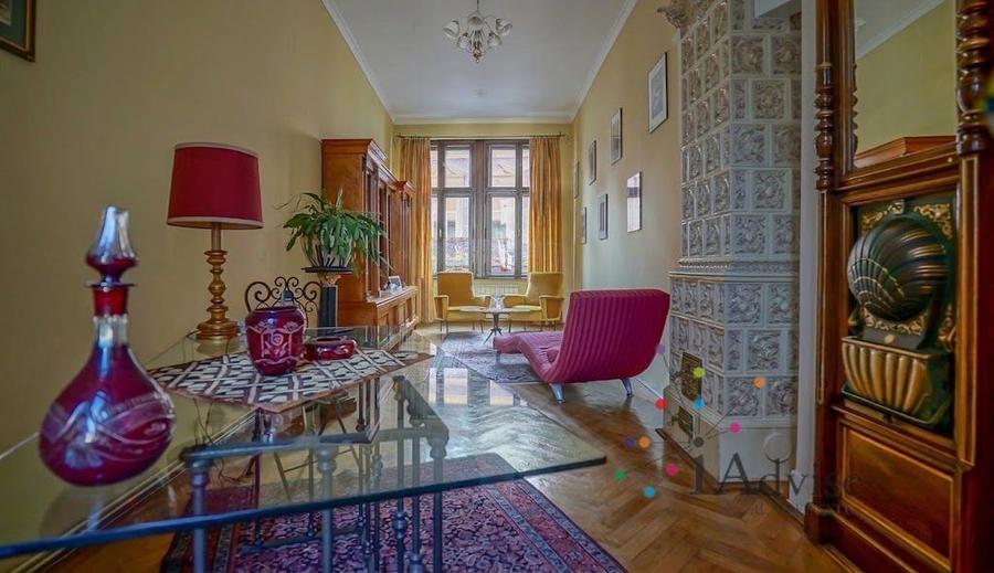 Vilă Istorică de Excepție în Centrul Istoric | 15 Camere | Acces Auto