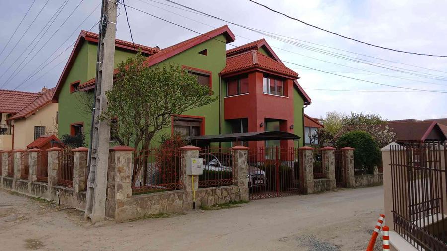 Casa cu 7 camere in zona rezidentiala