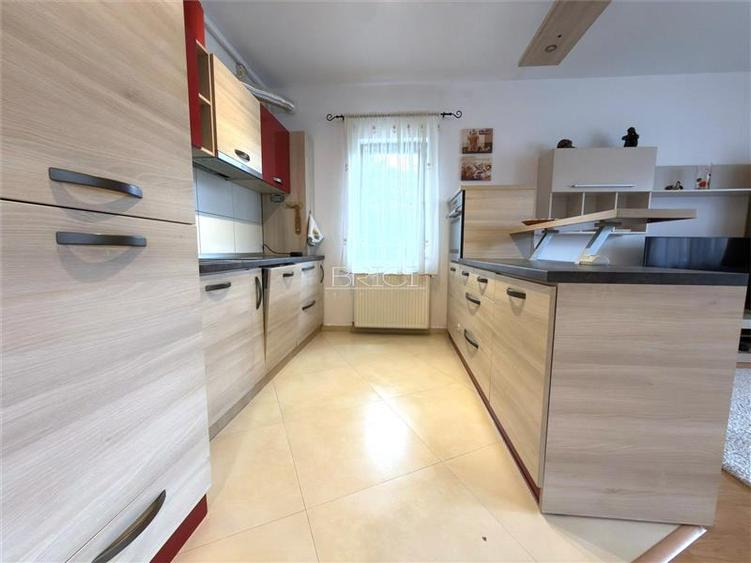 Apartament 3 camere, 72mp, 2 Parcari, zona Coresi