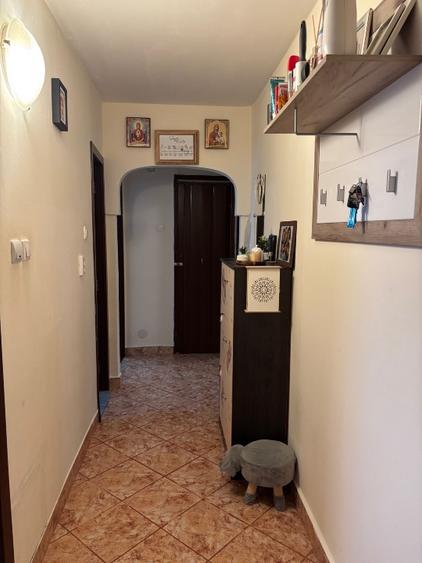 Vand apartament 2 camere, etaj 4