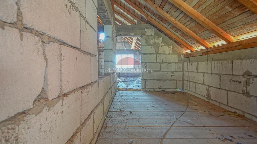 PURCARENI – 2 CASE , MULTIPLE POSIBILITATI | 533 mp | 0% comision