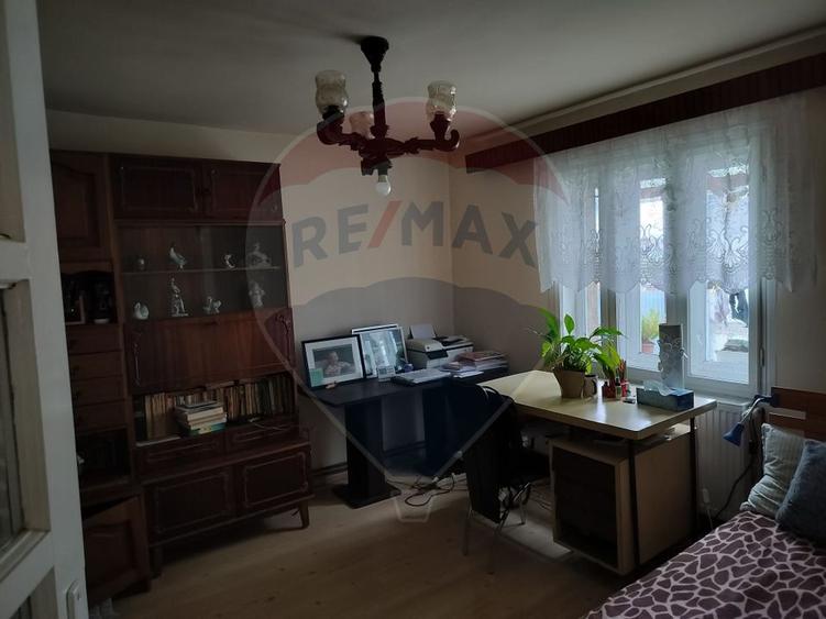 Casă / Vilă cu 4 camere de vânzare