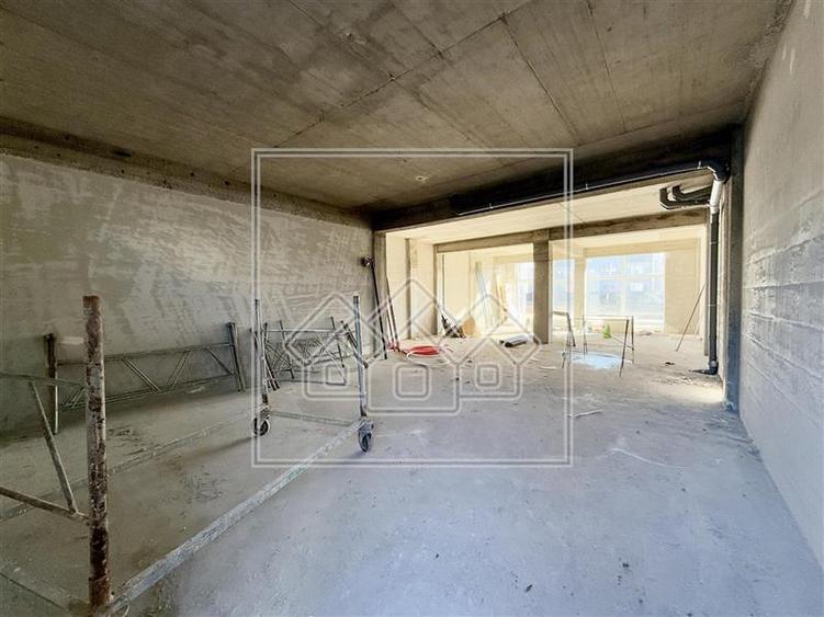 Spatiu comercial in Selimbar -120 mp-vitrina stradala,terasa-4 parcari