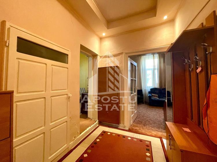 Apartament decomandat, 2 camere curte comuna - Zona Piata Sarbeasca