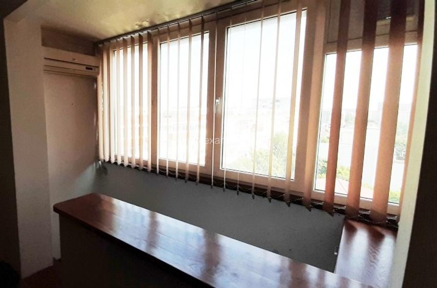Vând apartament 3 camere, mobilat și utilat. Vedere panoramică unica a Capitalei - 2