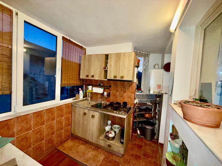 Apartament 2 camere, decomandat, etaj 1, Zona Marasti