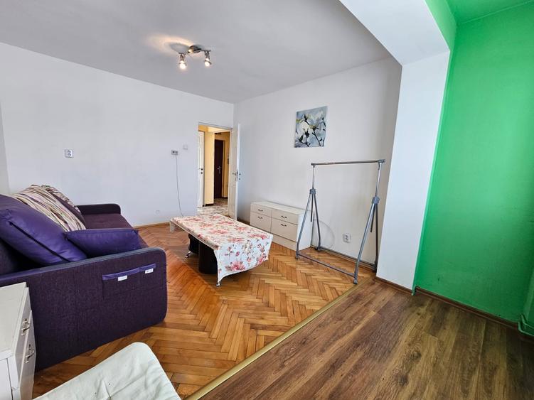Apartament 2 camere,decomandat.
