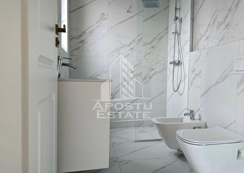 Duplex 5 camere, 3 locuri de parcare, Mosnita Noua