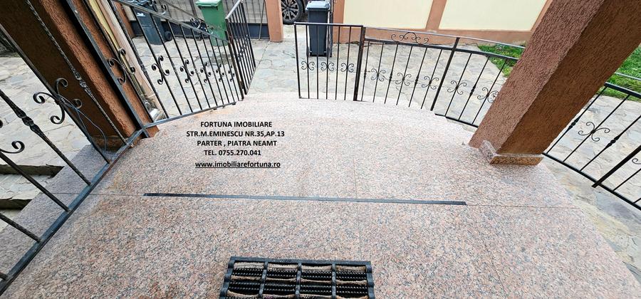 Vila cocheta prevazuta cu beci, terasa, piscina, anexa si teren