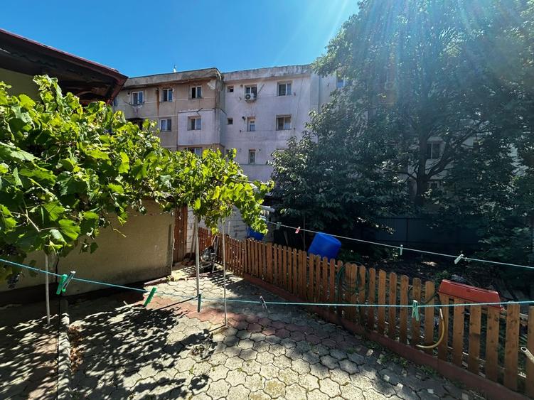 # Teren 851 mp + casă locuibilă în zonă ultracentrală – ideal investiție / dezvo