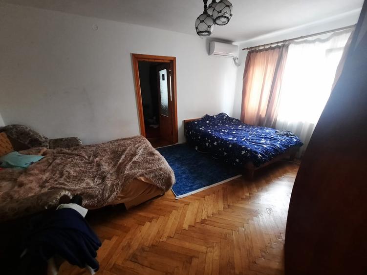 Apartament cu 2 camere, etajul 1/4, zona Podu Ros