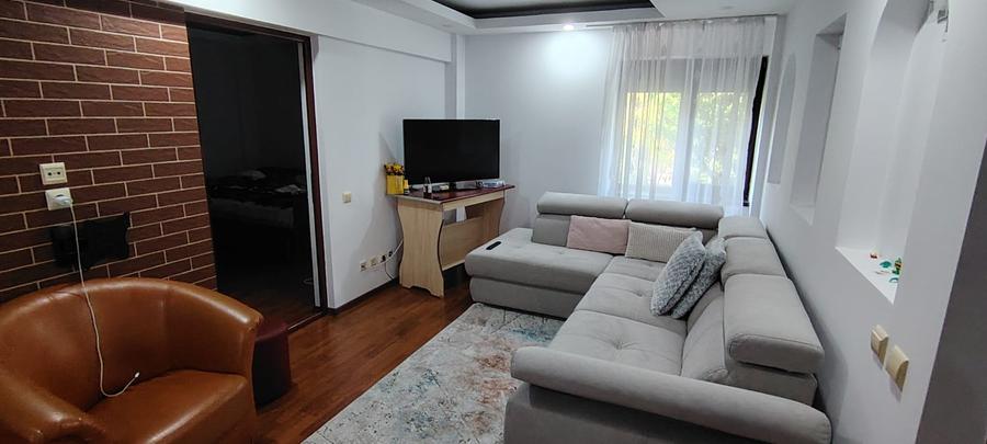 Apartament 4 camere la str.Primaverii+spatiu amenajat separat