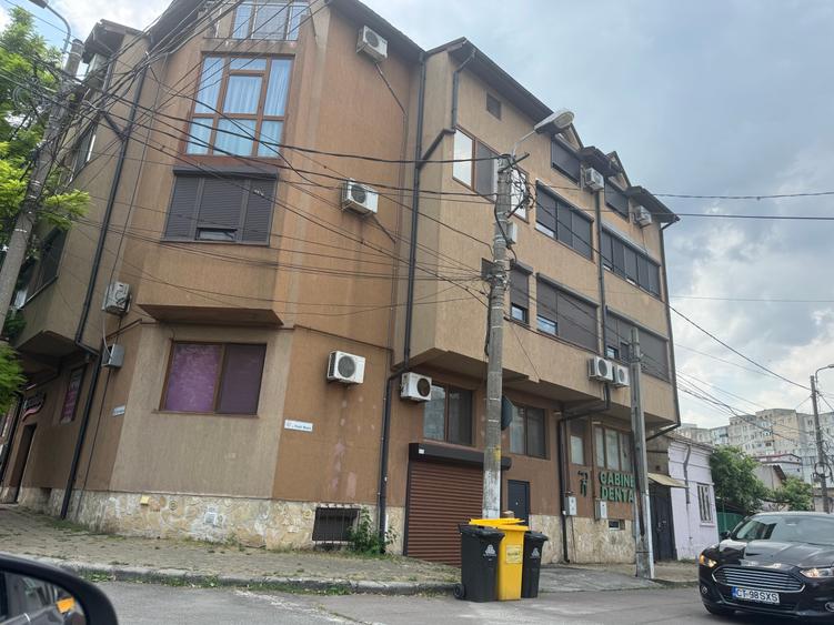 Vând spațiu de birouri parter