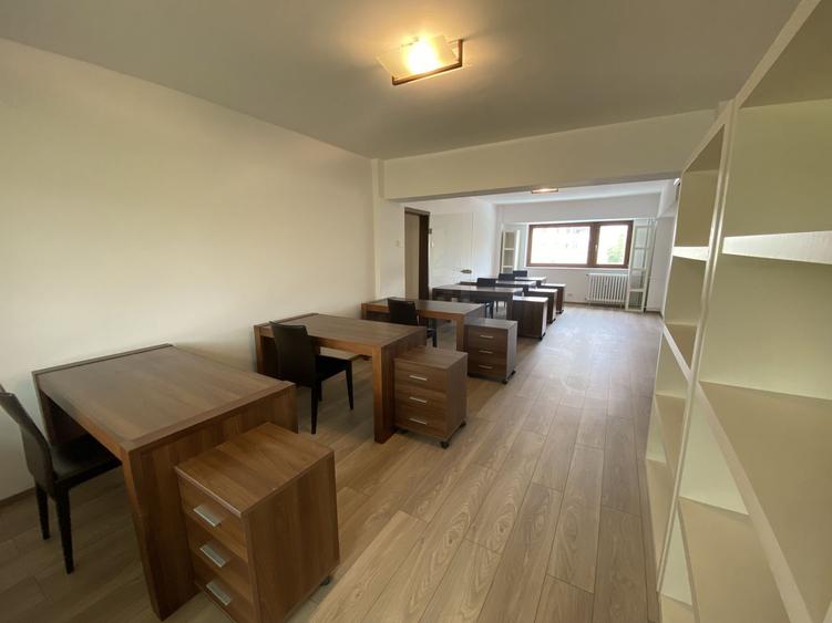 Apartament de închiriat 5 camere birou ideal firmă