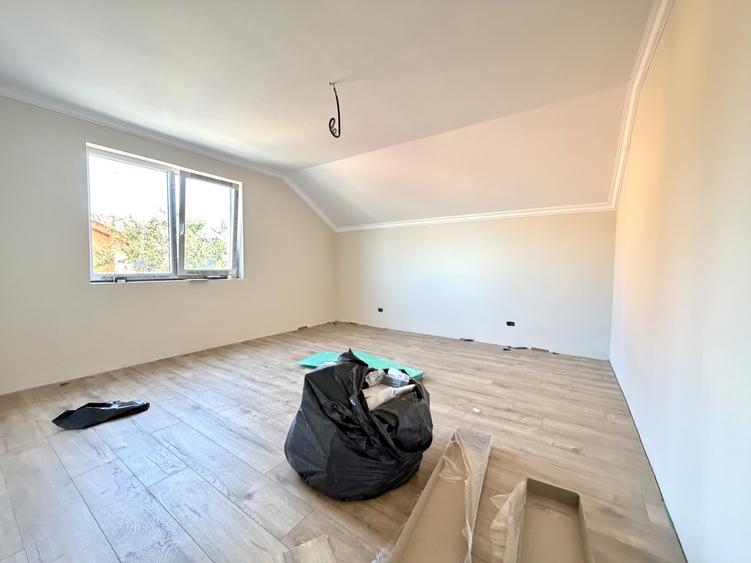 Duplex elegant, 4 camere, 93 mp utili, 235 mp teren - Sanandrei