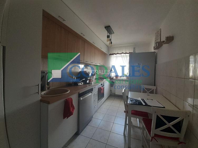 Vedere pe 2 parti. Decomandat. Mobilat si utilat. - 11