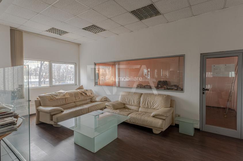 Doua hale / spatiu industrial + birouri 5000 mp / Sector 4 - 10