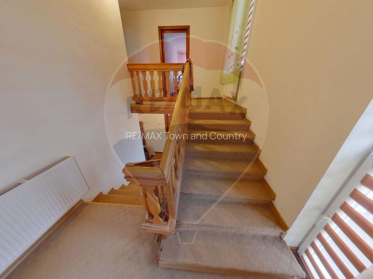 Casă / Vilă cu 8 camere de vânzare - 5