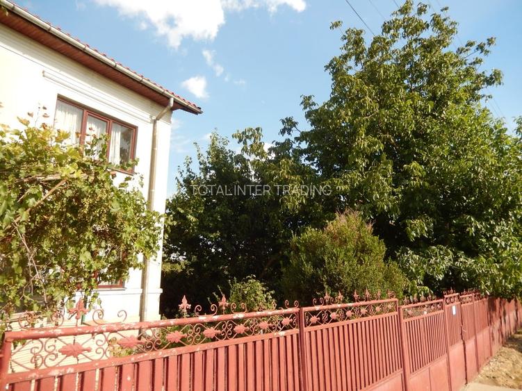 Calugareni-Branistari-casa 4 camere, teren 1965 mp, curent, put, libera,69900 € - 3