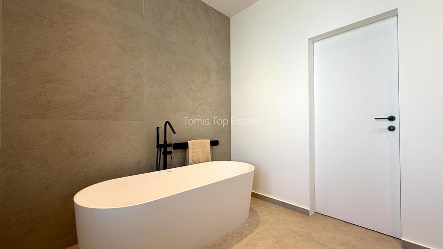 Penthouse pe bune, 5 camere, vedere la Mare si la Lac, 5 parcari subterane - 50